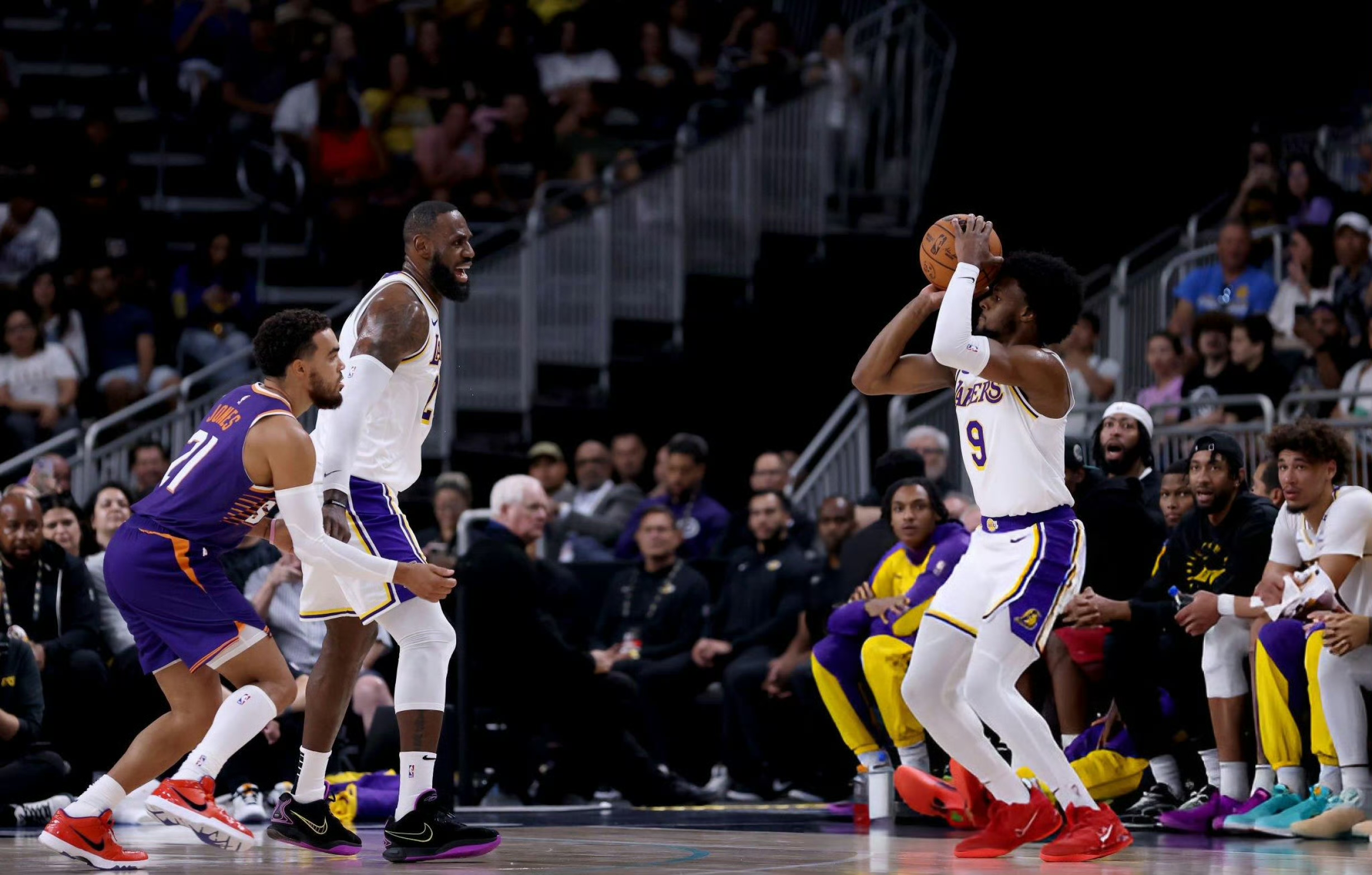 一场经典之战！NBA点燃球迷热情