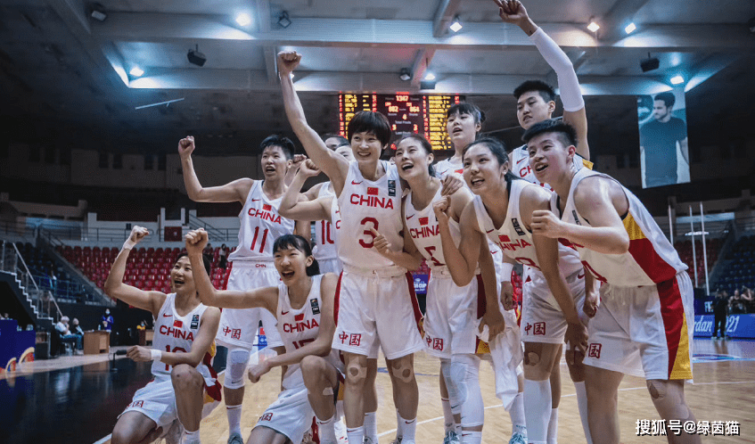 包含中国队力克韩国队，黄鸭组合关键制胜的词条