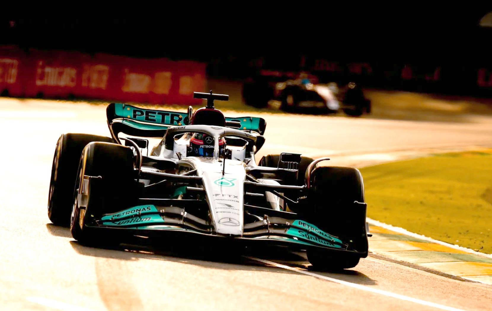 迈凯伦碾压梅赛德斯，勒克莱尔点燃赛场