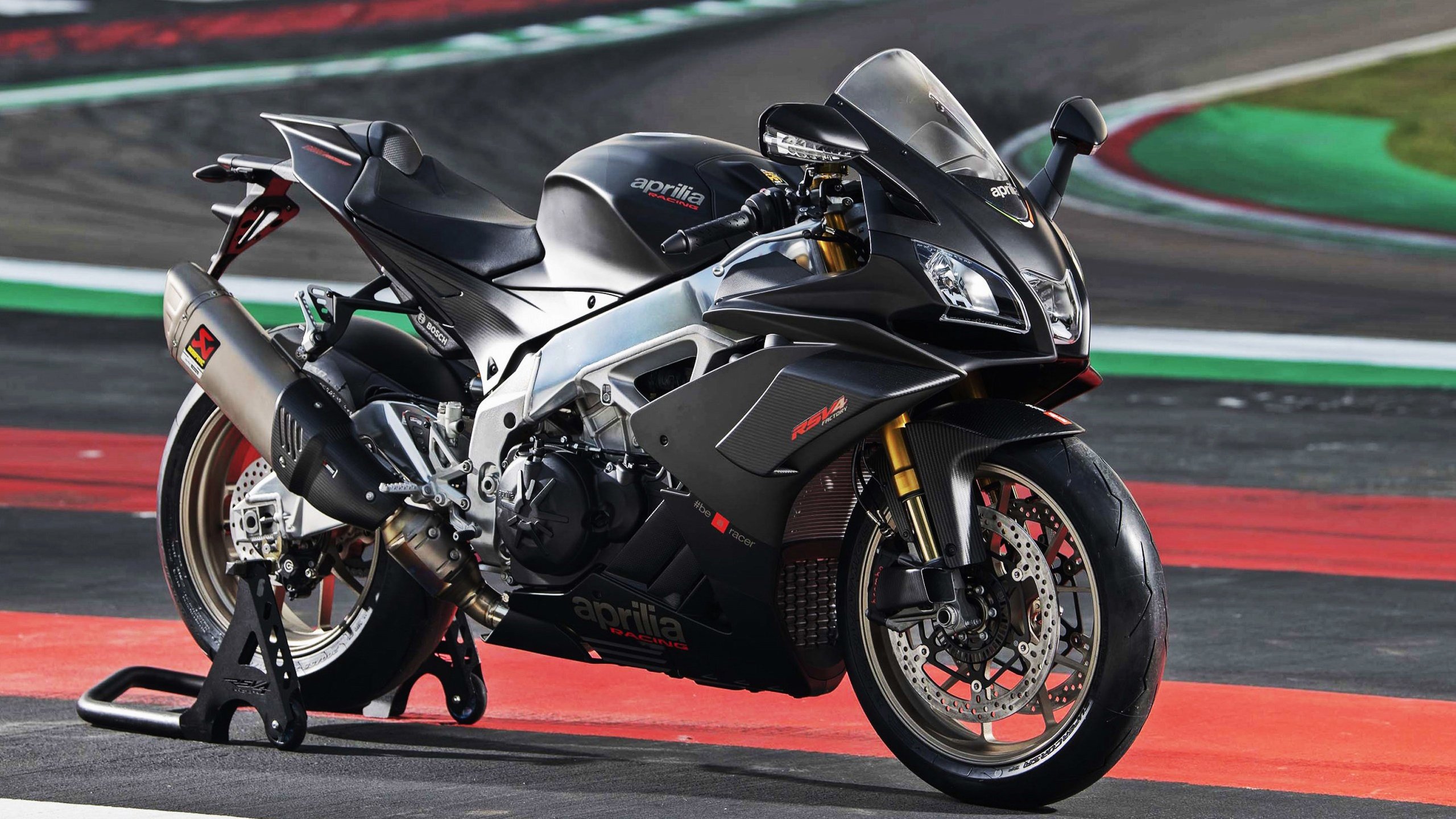 系统漏洞？体育新闻显示，德国速胜哥伦比亚，梅西关键进球定乾坤